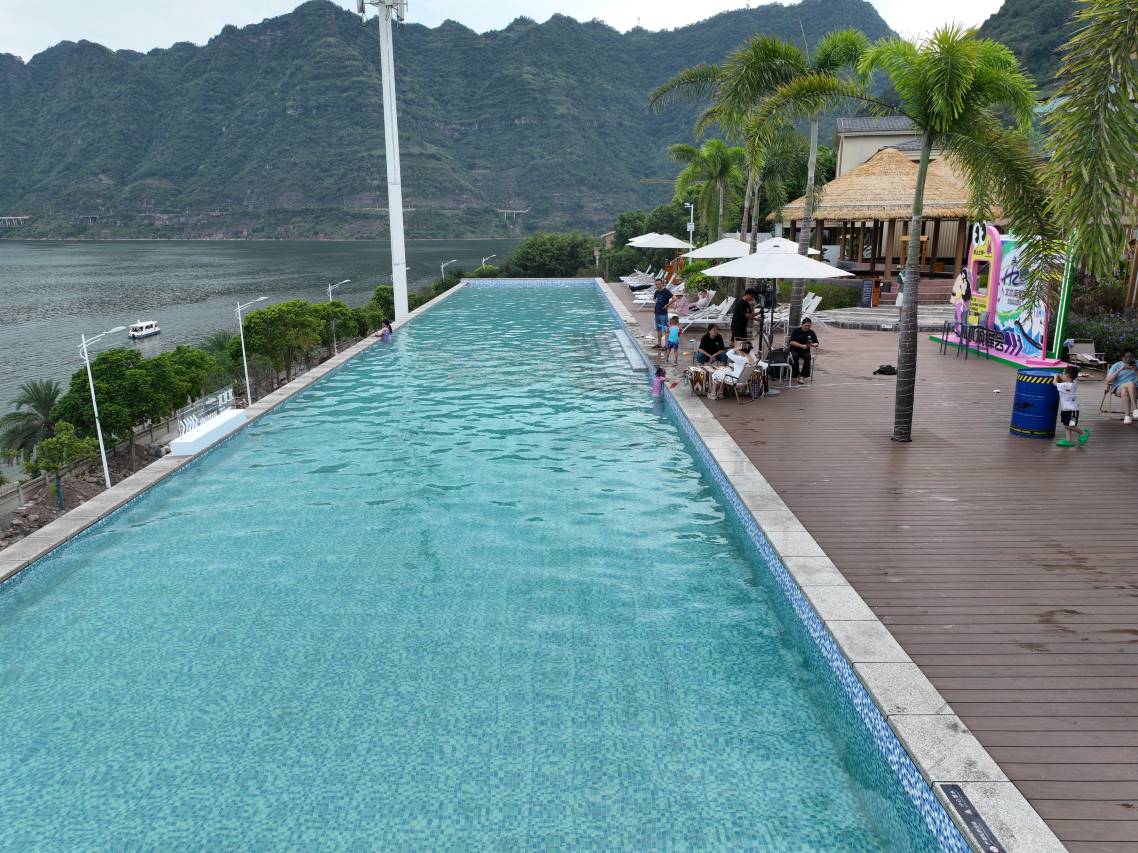 半月湾假日酒店(邵女坪旅游度假区店)图片