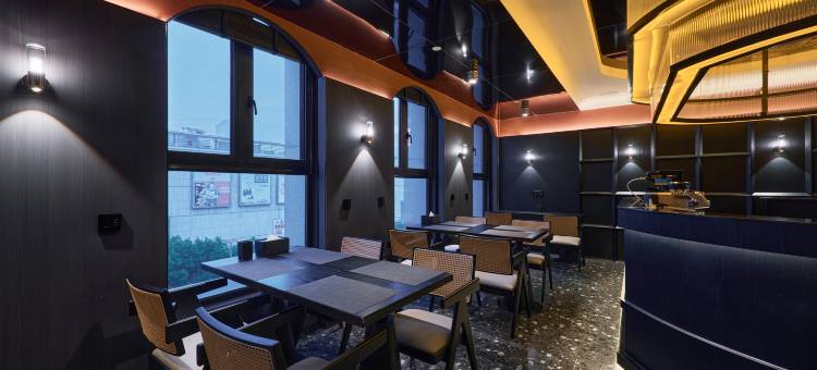 黑石S设计师酒店(宁波北仑银泰城中河路地铁站店)图片