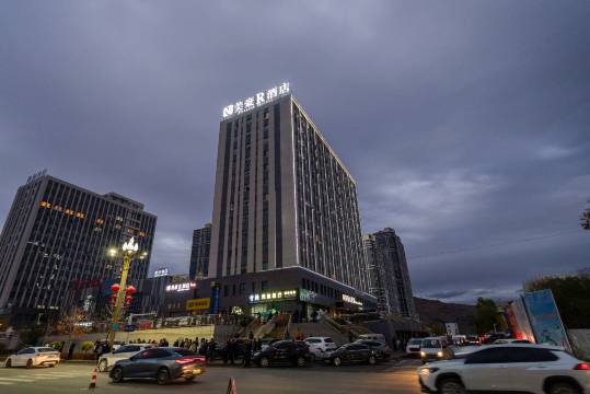 美豪R酒店(阿勒泰机场迎宾路店)