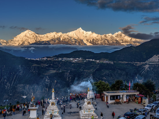 隐山居酒店(雾浓顶观景台店)
