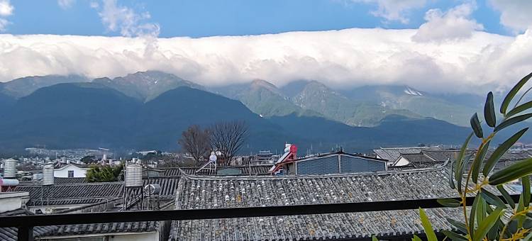 Meet·屋上月白轻奢美宿(大理古城店)图片