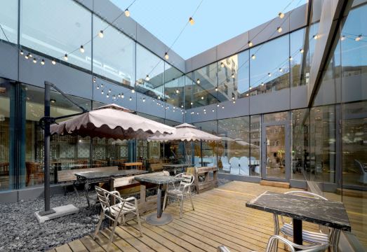 Longda St. Regis Business Hotel (Pedestrian Zhongyang Street Harbin Railway Station Hotel) Hotel Overview