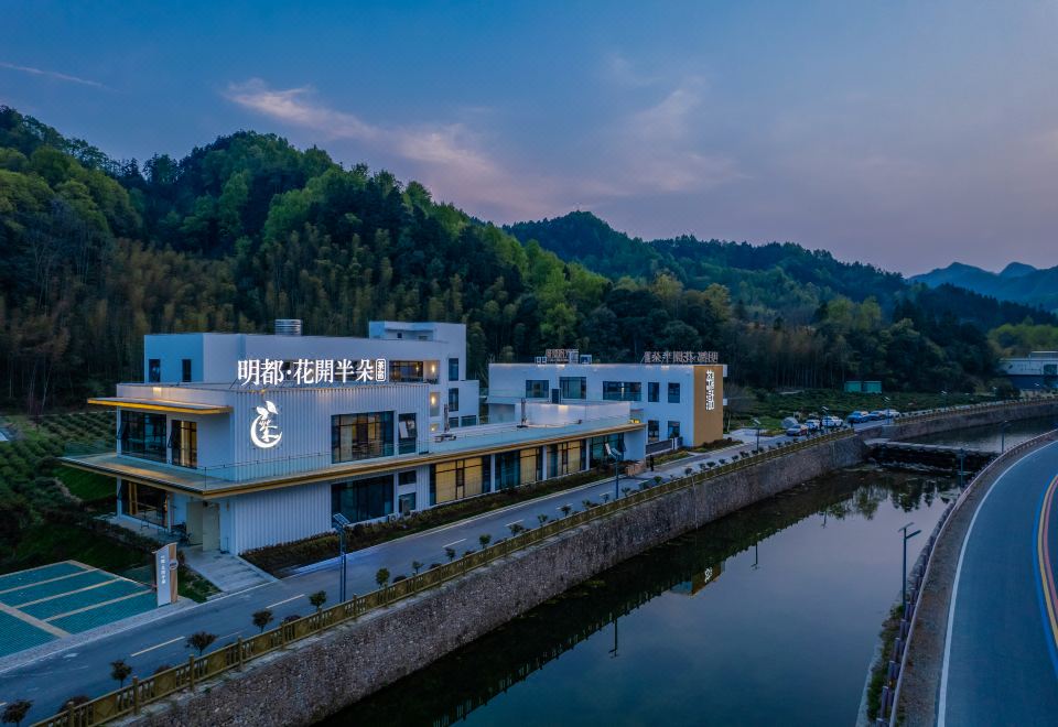 明都·花开半朵茶宿（东石笋景区店）外景图