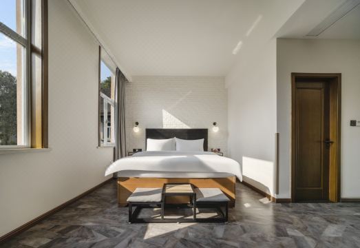 Landing Cloud Hotel Hotel Overview