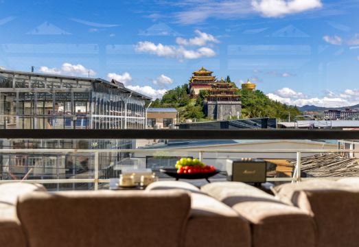 瀚海诗宿.智能影音供氧观景民宿（独克宗古城大佛寺转经筒店）外景图