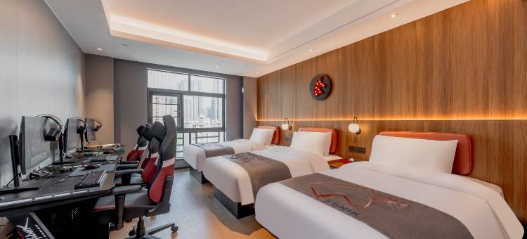 Yunik电竞酒店(杭州临平地铁站店)图片