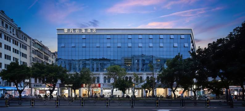 霏凡云海酒店(三亚湾解放路步行街店)图片