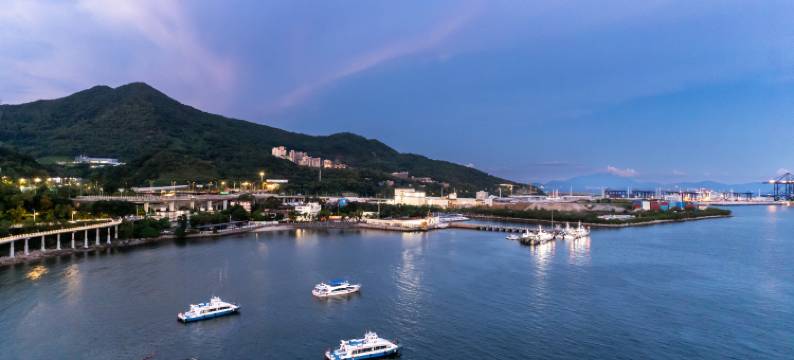 深圳星与辰海韵酒店(盐田港海鲜街店)图片