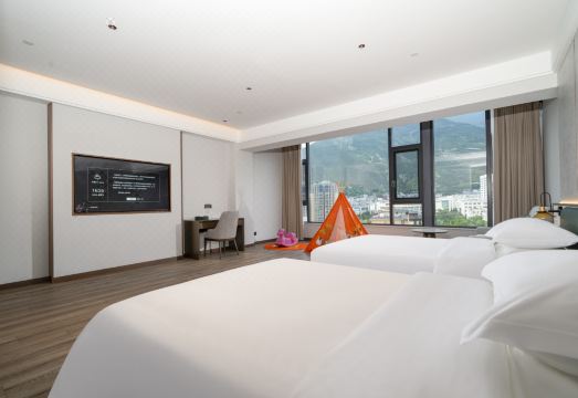 Mehood Lestie Hotel Hotel Overview