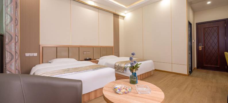 小驻·轻奢主题酒店(自贡华商国际城店)图片