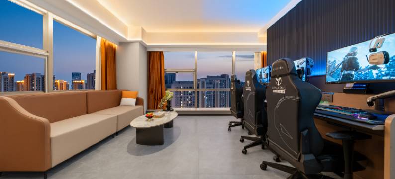 叶与晨电竞电影酒店(新百广场万象城店)图片