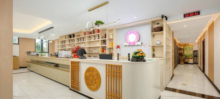 鲁班电竞酒店(国兴大道日月广场免税店)图片