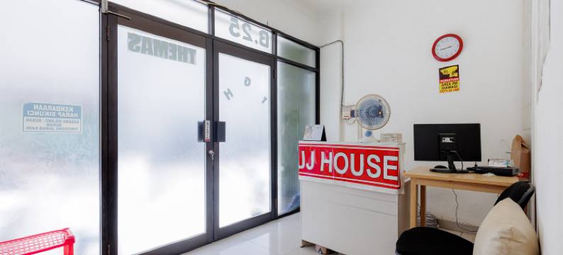 JJ豪斯米特拉红门酒店(JJ House Mitra RedDoorz)图片