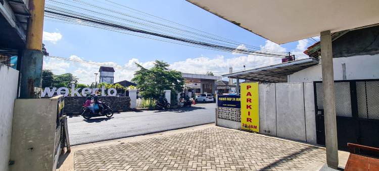 红多兹家庭旅馆普禾加多火车站2(RedDoorz near Stasiun Purwokerto 2)图片
