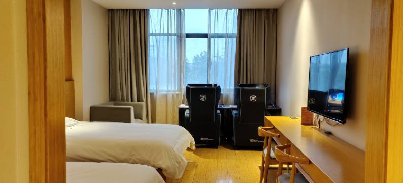 jing·云缨电竞民宿(高铁东站店)图片