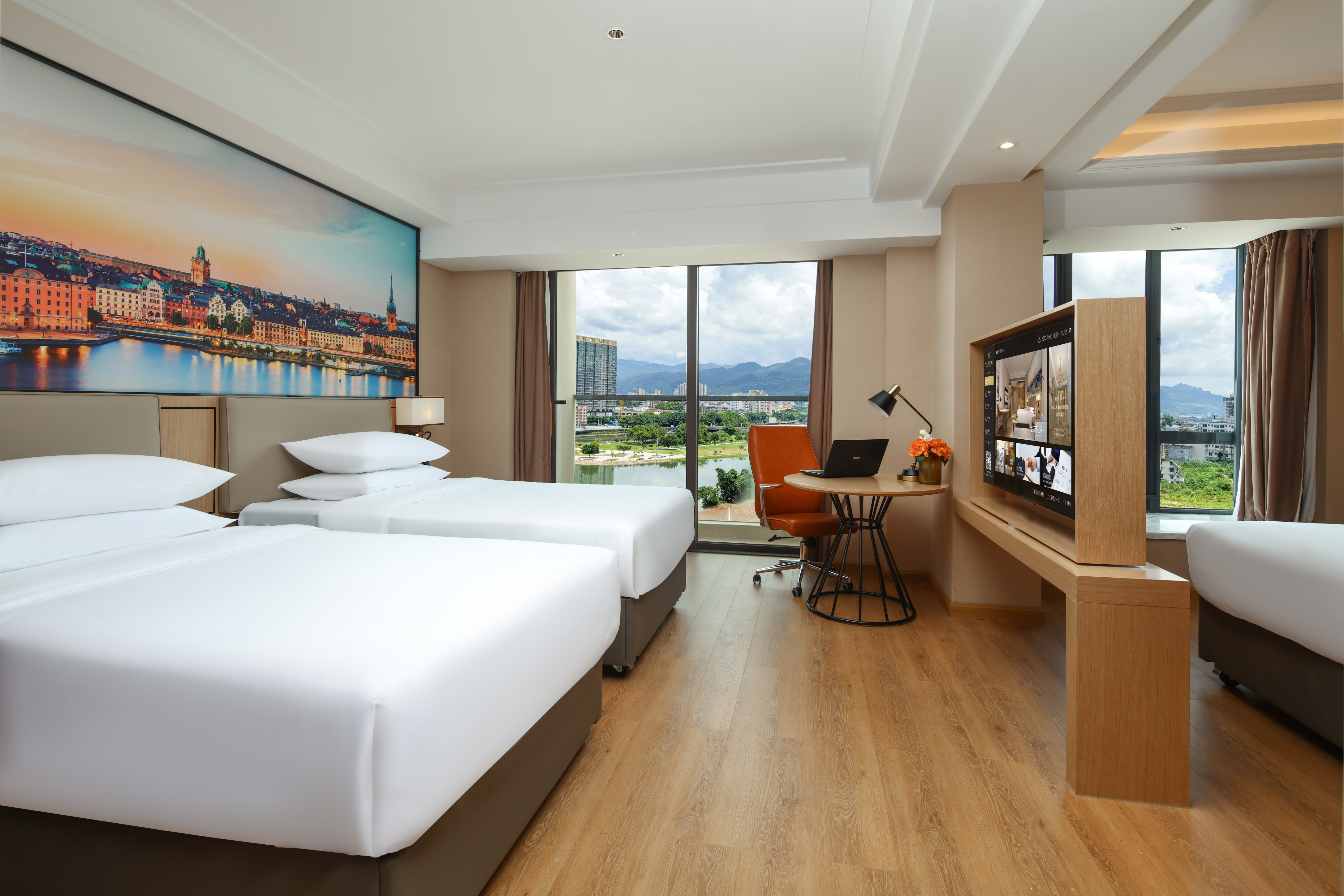 Vienna International Hotel (Lianzhou Shunying Plaza)Over view