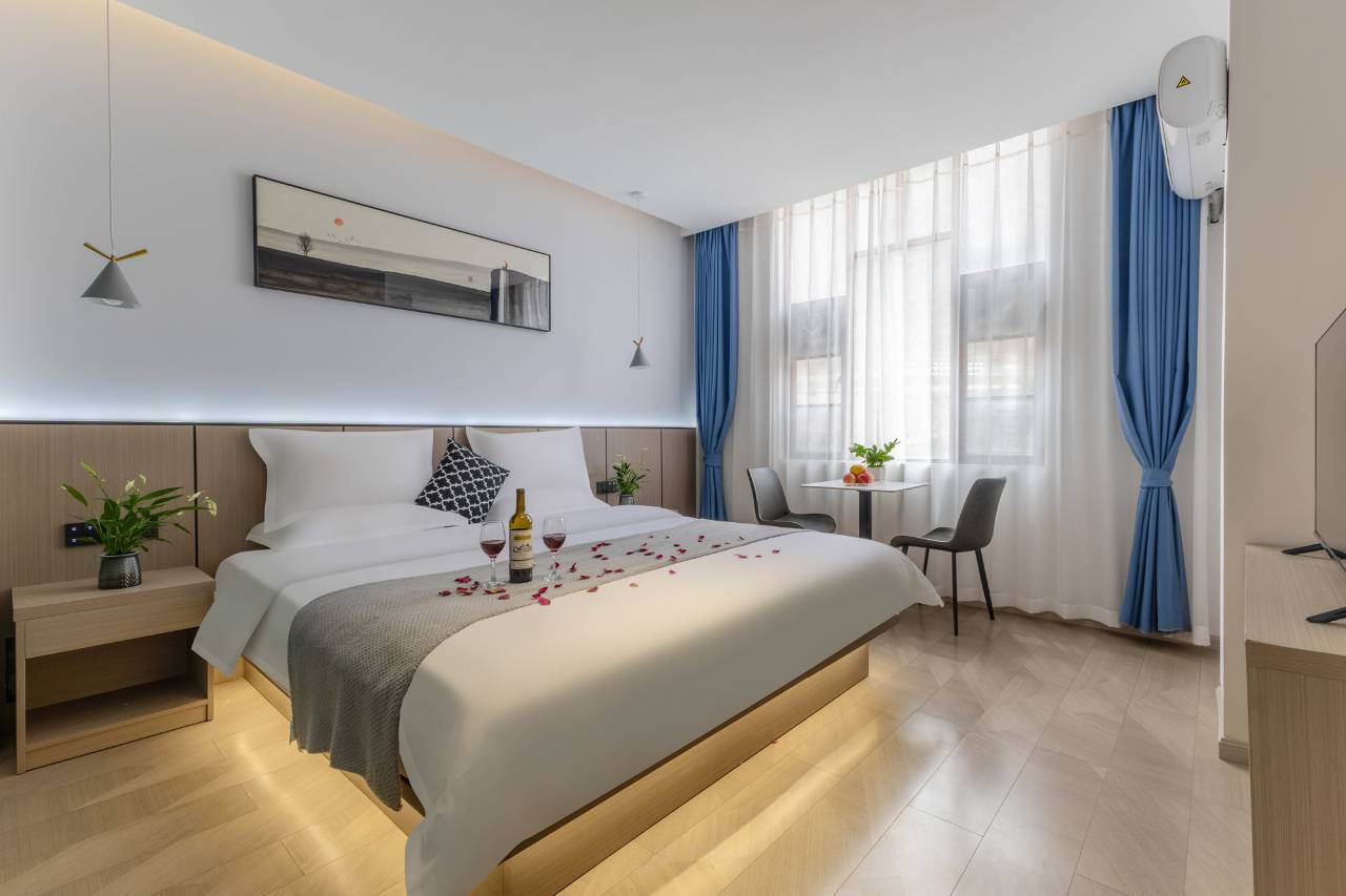 永和居大酒店(芒康如美竹卡大桥店)