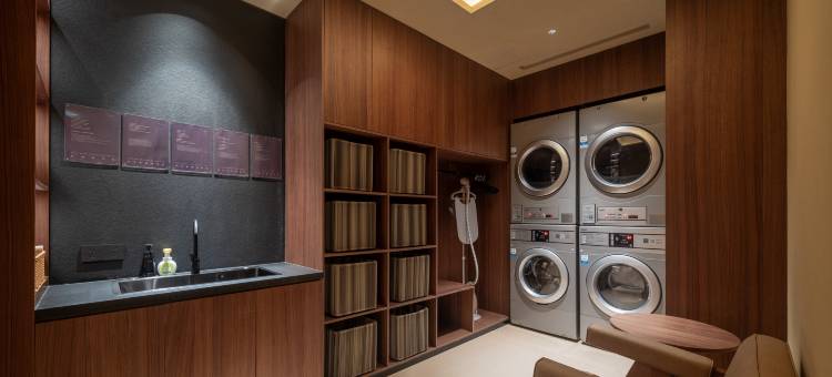 大连红星海滨海公路亚朵酒店图片