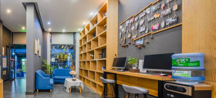 骏怡精选酒店(五华区假日城市店)图片