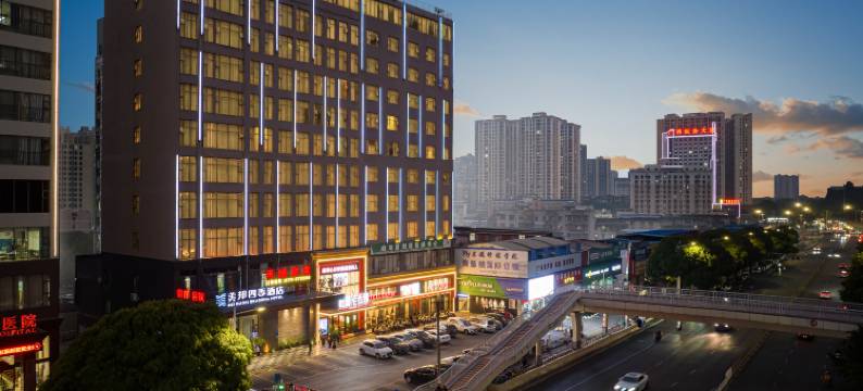 南宁美邦四季酒店(南宁火车站狮山公园地铁站店)图片