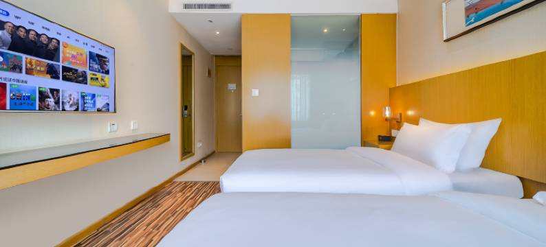 海明威大酒店(青岛CBD万达广场宁夏路地铁站店)图片