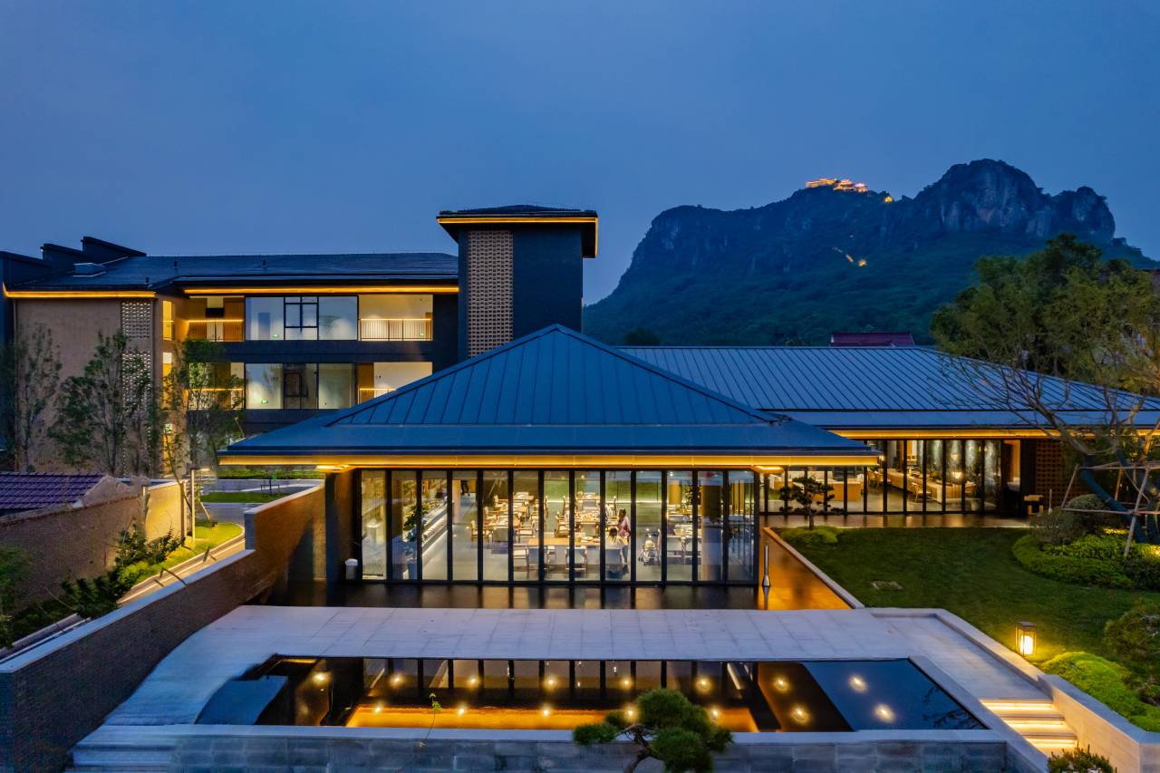 乐富强岱鳌山居图片