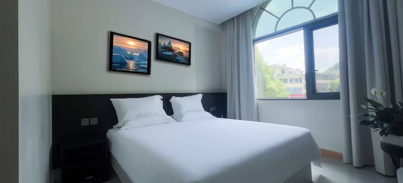 蓝枫酒店 (安顺镇宁黄果树大街店)图片