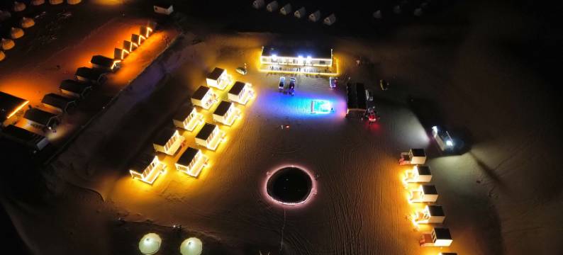 中卫漠野沙海露营地图片