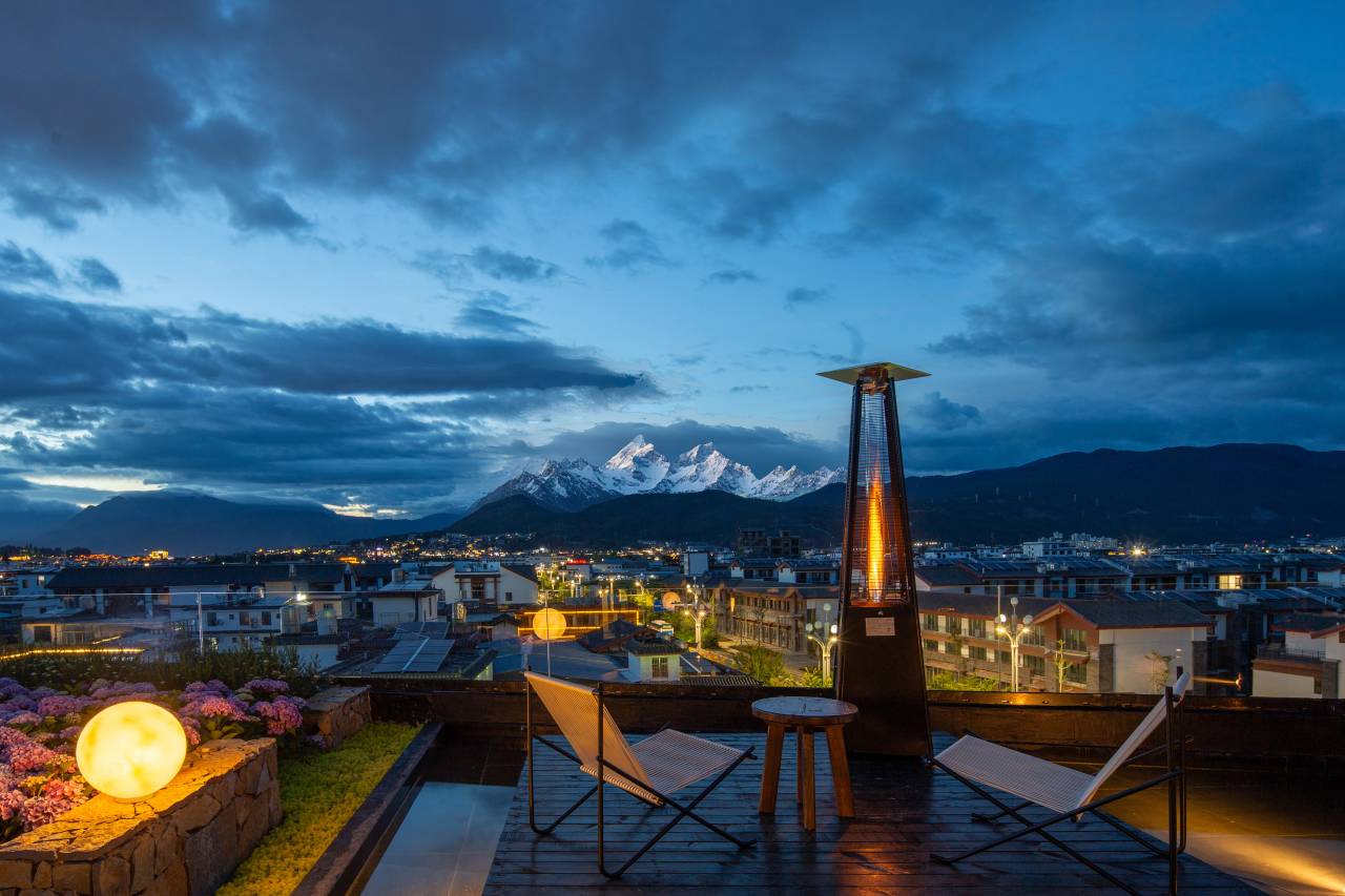 既见山野丨日照金山空中花园雪山观景隐奢度假酒店(丽江古城店)图片