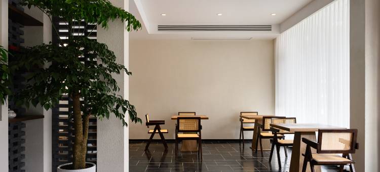 山和月·阳台观岳赏星怜花侘寂风设计原宿(武当山景区售票处店)图片