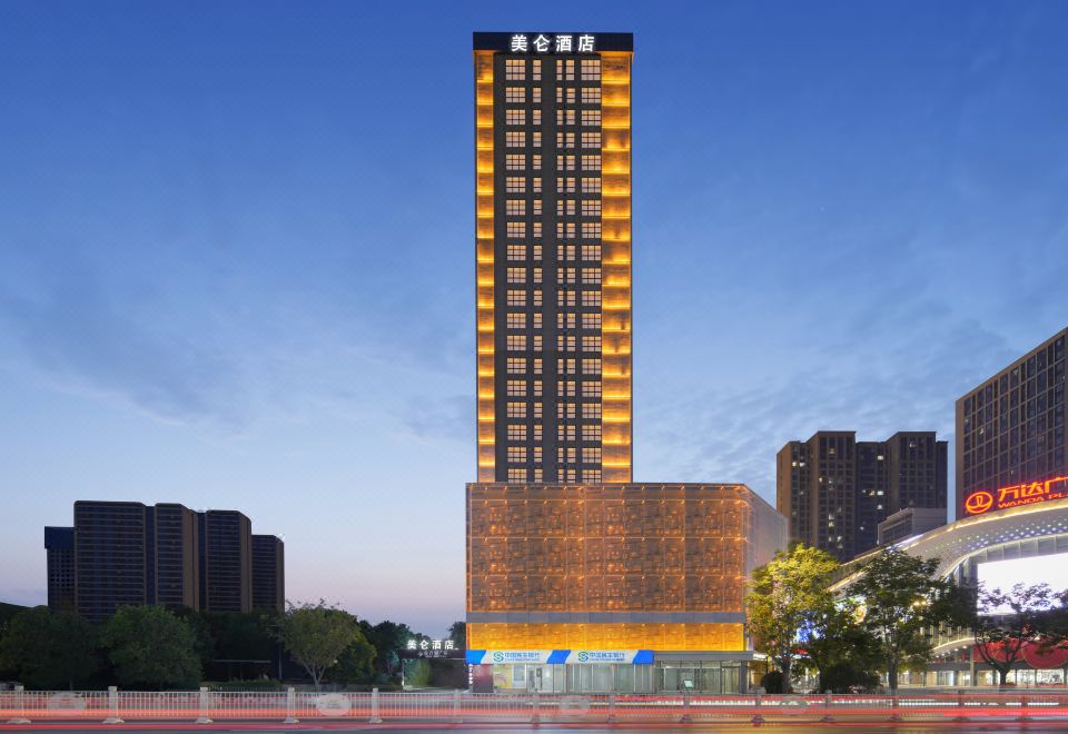 咸阳人民路万达广场美仑酒店外景图
