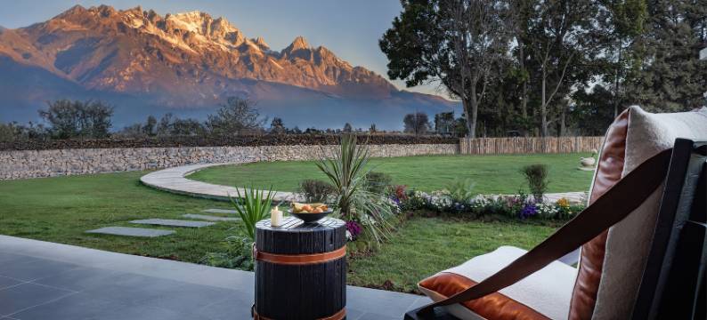 麓野白沙Bahada·日照金山丨汤池丨雪山庄园度假民宿图片