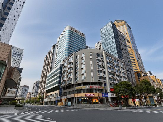 瑞季轻·居酒店(南京新街口上海路地铁站店)