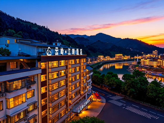 从江云岭·江畔酒店