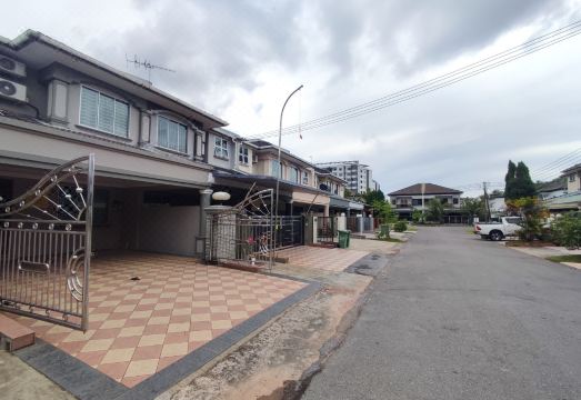 Sunny Homestay Kuching - Landed 14 PaxOver view