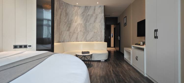 康定郦湾雅布达酒店(情歌广场店)图片