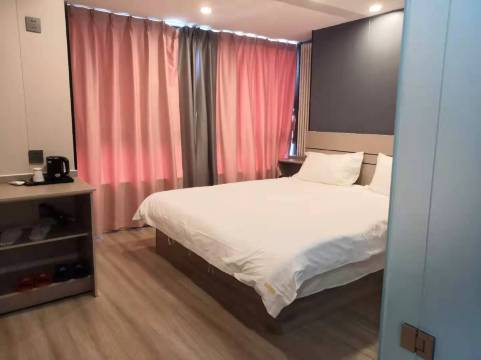 遇见巨幕影视民宿(安阳万达广场店)