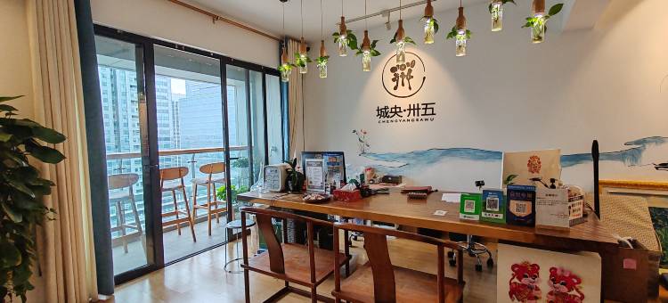 惠州华贸城央卅五艺术公寓酒店图片