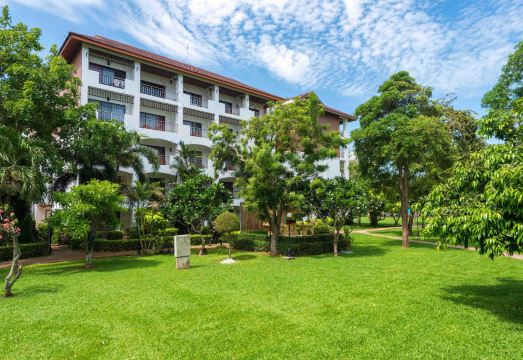 Pinnacle Grand Jomtien Resort and Beach Club Hotel Overview