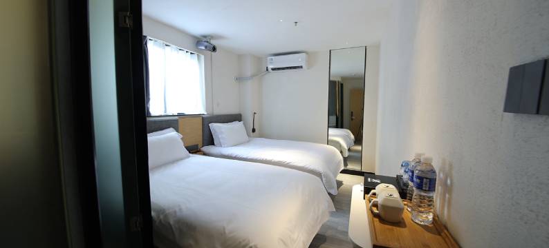 U2哟兔.梓酒店(成都武侯祠华西医院店)图片