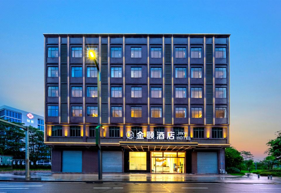 Golden Lake Guangdong Hotel - DongguanHotel Overview