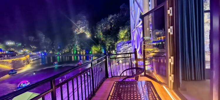 施秉芸溪·河畔智能酒店(杉木河夜漂景区店)图片