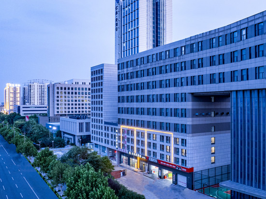 戈美思酒店(天津奥体中心华苑地铁站店)