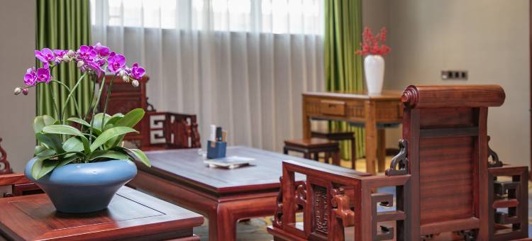 斯际驿辰红木酒店(兴义万峰林机场店)图片