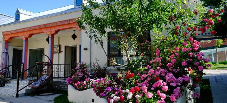 伊宁花田别院民宿(六星街景区店)图片