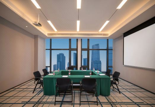 Holiday Inn Express Chongqing Central Park by IHG Hotel Overview