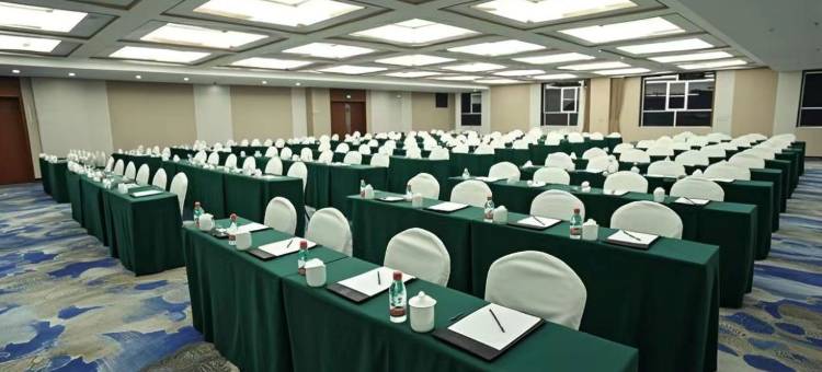 邢台鹊山水世界万信至格酒店图片