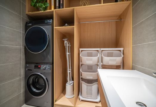 Super 8 premier Hotel Overview