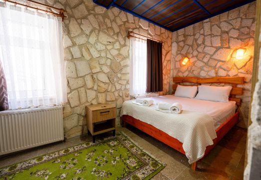 Hotels Crazy Horse Hotel Overview