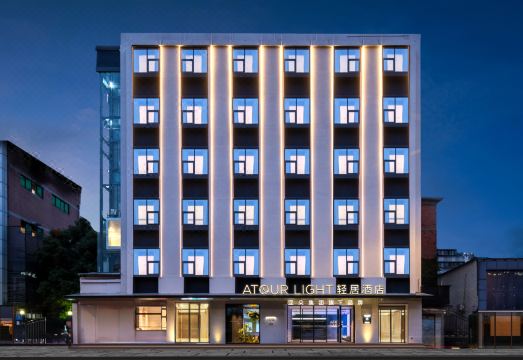 成都文殊院城隍庙地铁站轻居酒店外景图